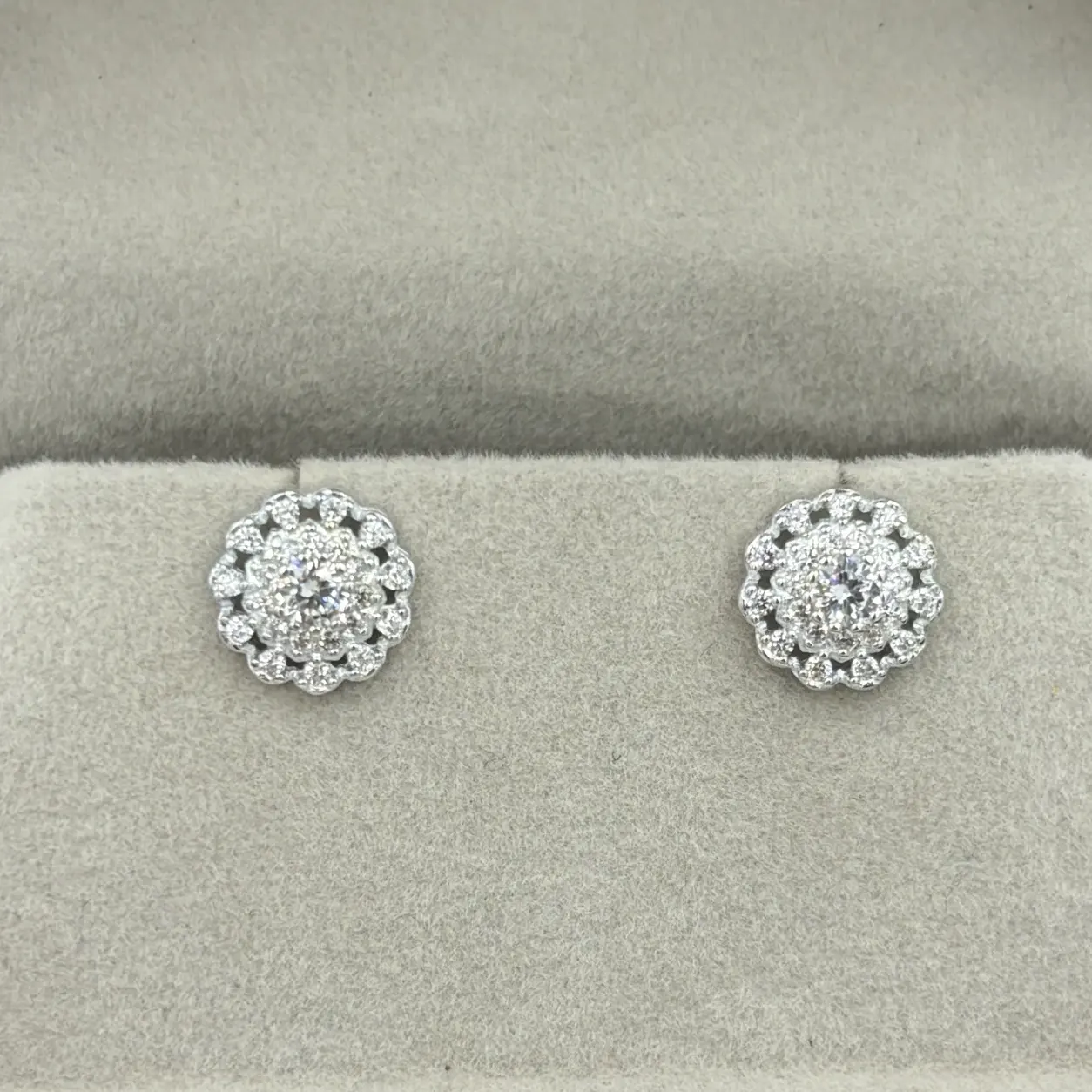 rryrtud Cluster Halo Stud Earrings - Image 1